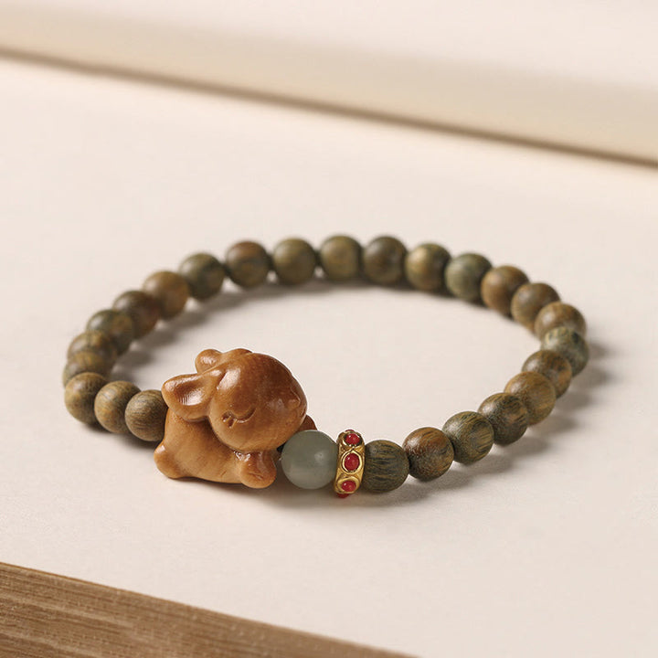Bracelet positif en bois de santal vert et doré avec Buddha Stones et lapin mignon