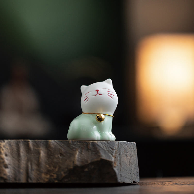 Figurine de Buddha Stones bonheur en céramique vert clair et blanc représentant un mini chat porte-bonheur - image 4