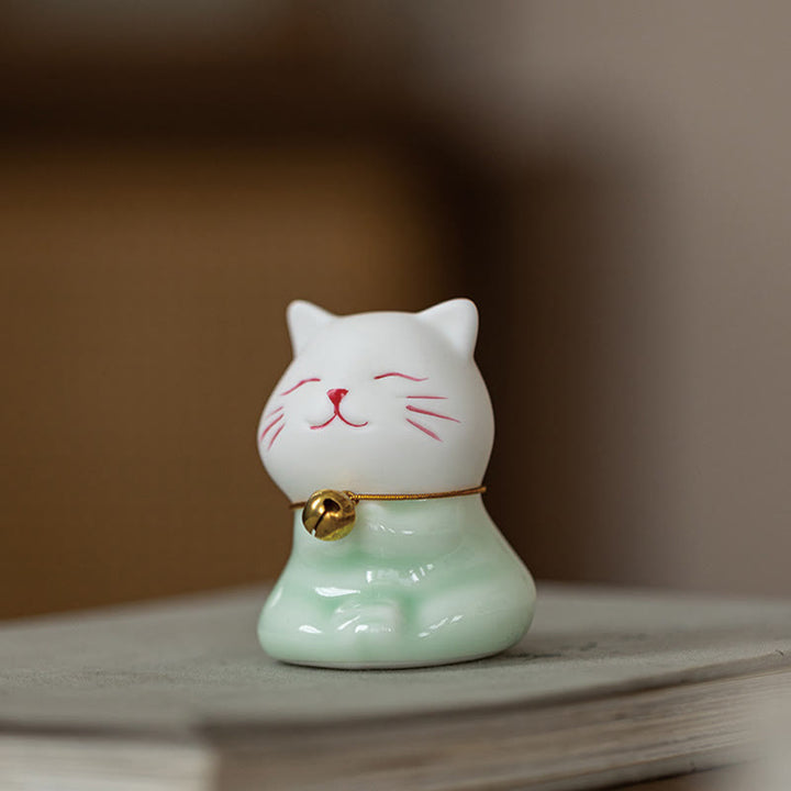 Figurine de Buddha Stones bonheur en céramique vert clair et blanc représentant un mini chat porte-bonheur - image 19