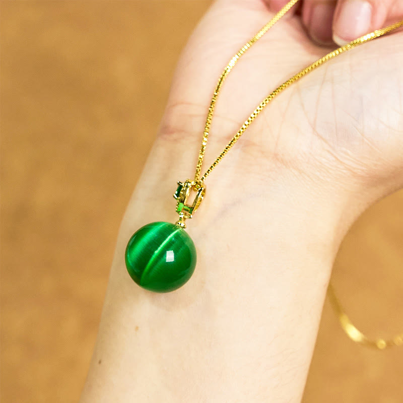 Collier avec pendentif boule ronde œil de chat en Buddha Stones