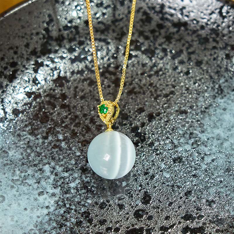 Collier avec pendentif boule ronde œil de chat en Buddha Stones