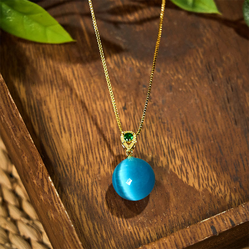 Collier avec pendentif boule ronde œil de chat en Buddha Stones