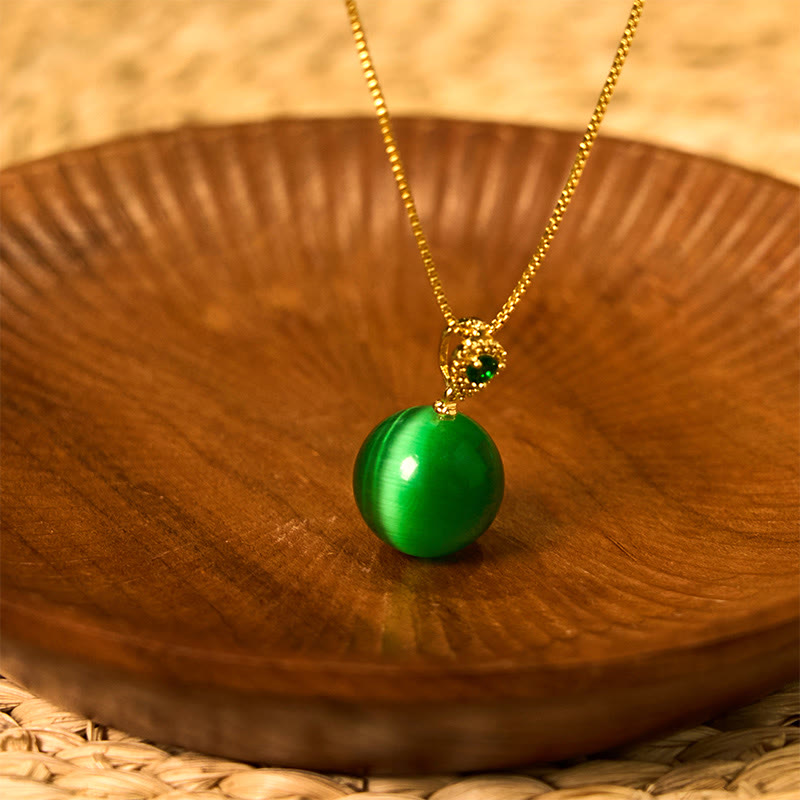 Collier avec pendentif boule ronde œil de chat en Buddha Stones