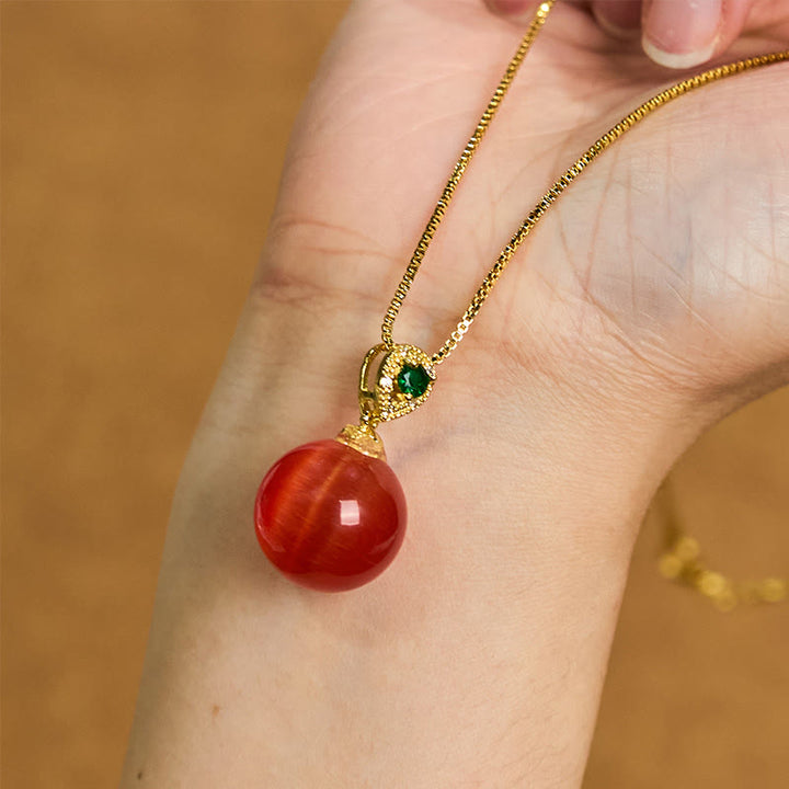 Collier avec pendentif boule ronde œil de chat en Buddha Stones