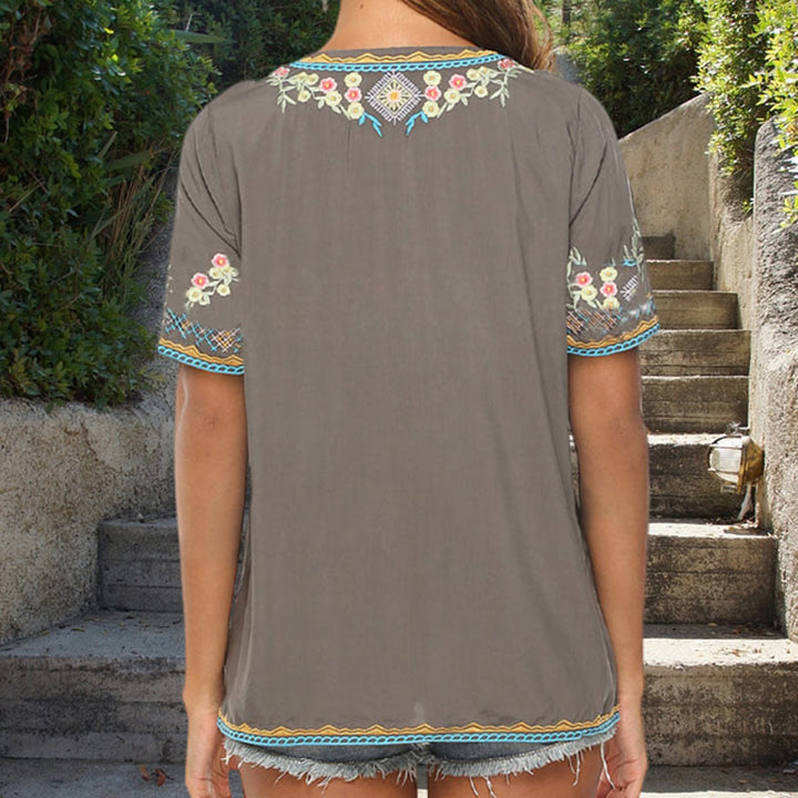 T-shirt femme en coton à manches courtes et col en V avec broderie de fleurs et Buddha Stones