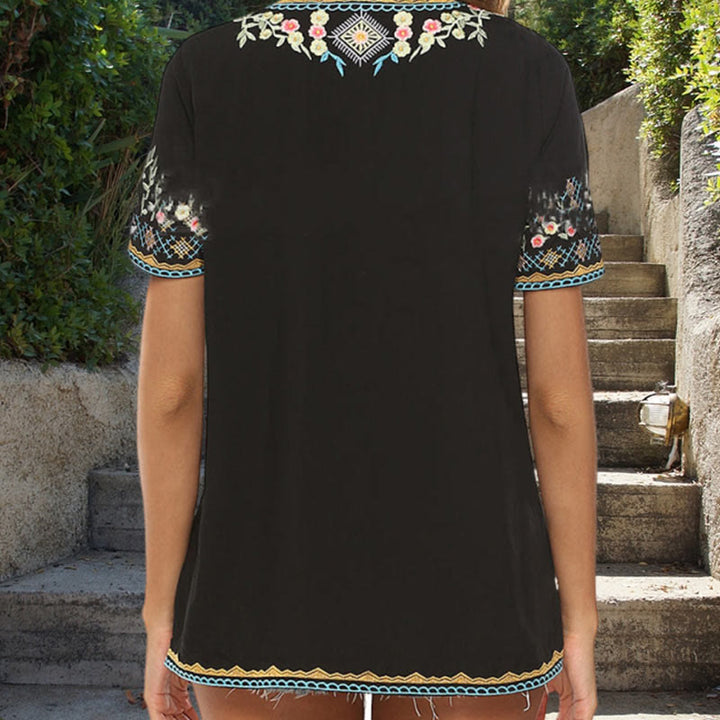 T-shirt femme en coton à manches courtes et col en V avec broderie de fleurs et Buddha Stones