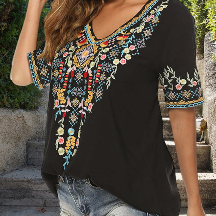 T-shirt femme en coton à manches courtes et col en V avec broderie de fleurs et Buddha Stones