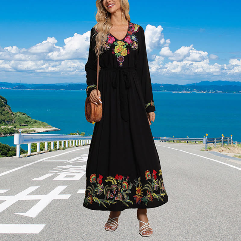 Robe longue ample en coton à motif floral et broderie ethnique noire et unie Buddha Stones