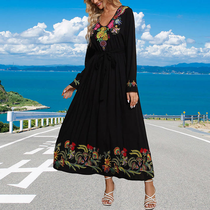Robe longue ample en coton à motif floral et broderie ethnique noire et unie Buddha Stones