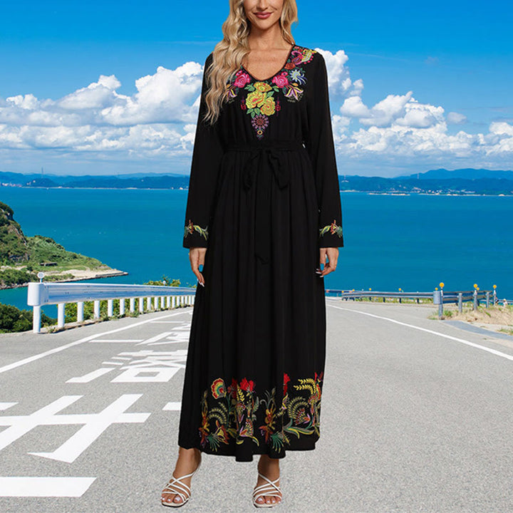 Robe longue ample en coton à motif floral et broderie ethnique noire et unie Buddha Stones