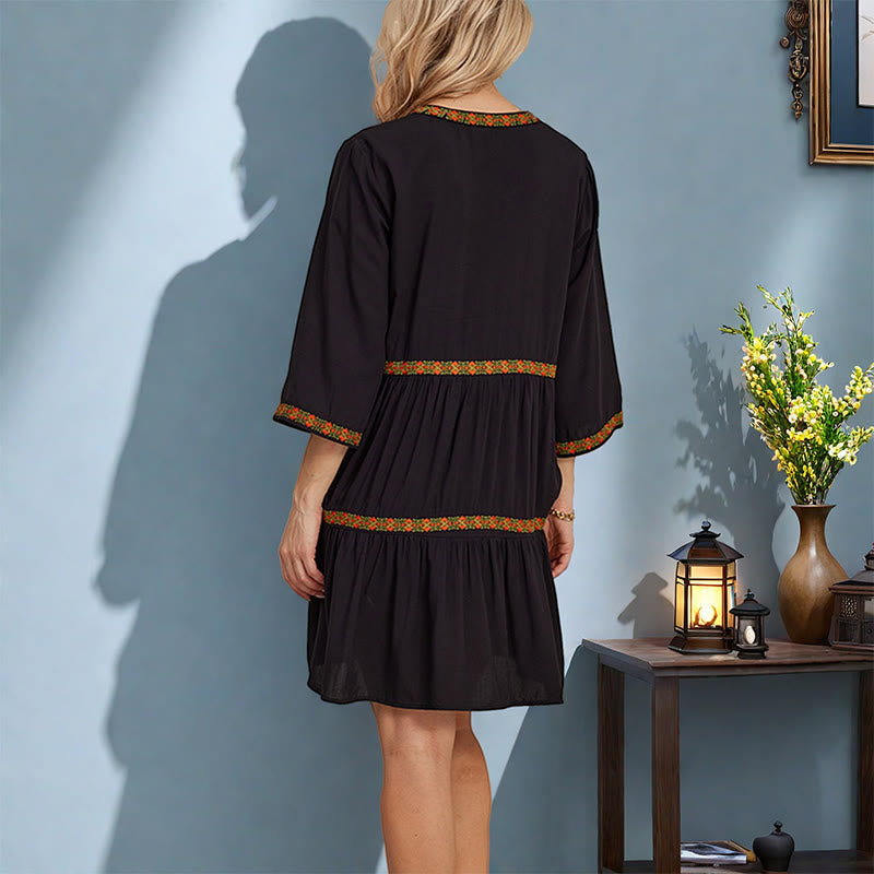 Robe mi-longue ample noire en coton à manches trois-quarts et broderies Buddha Stones à motifs floraux et géométriques