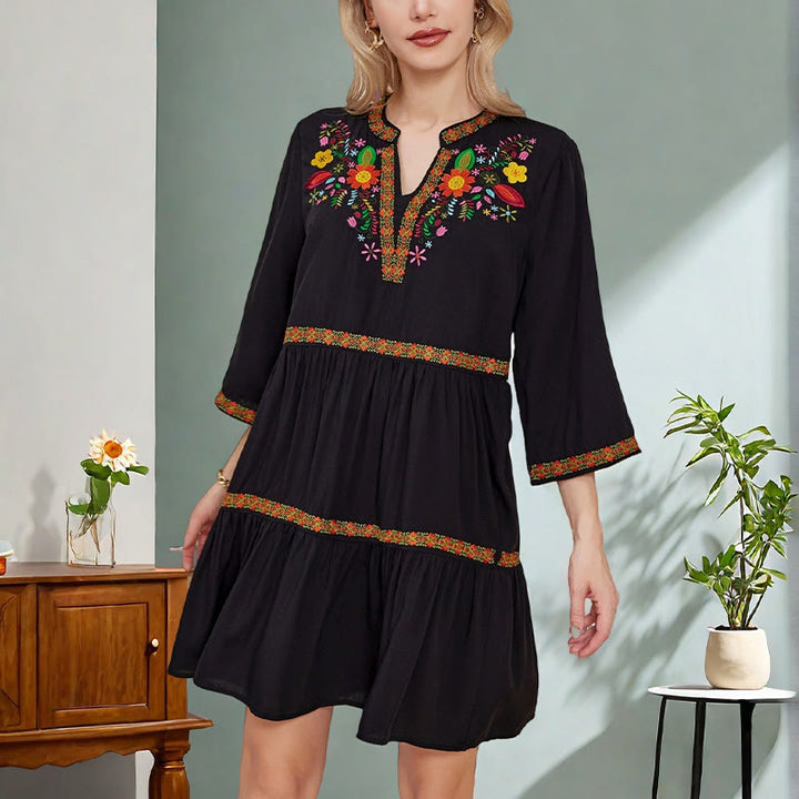 Robe mi-longue ample noire en coton à manches trois-quarts et broderies Buddha Stones à motifs floraux et géométriques