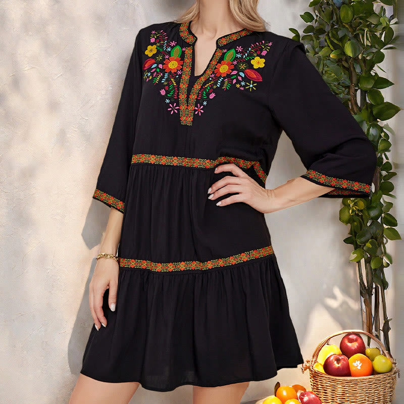 Robe mi-longue ample noire en coton à manches trois-quarts et broderies Buddha Stones à motifs floraux et géométriques
