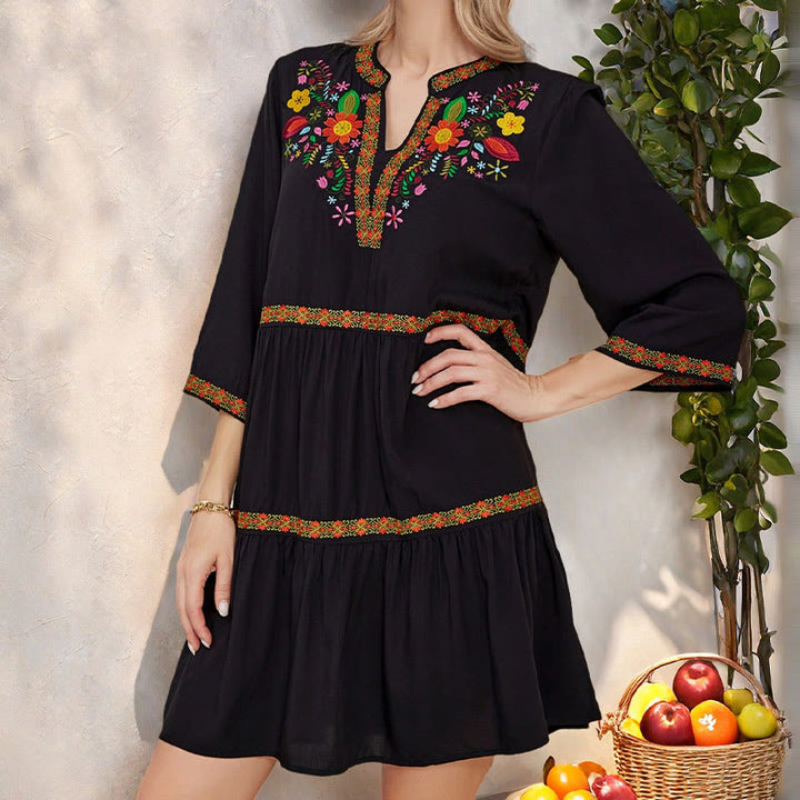 Robe mi-longue ample noire en coton à manches trois-quarts et broderies Buddha Stones à motifs floraux et géométriques
