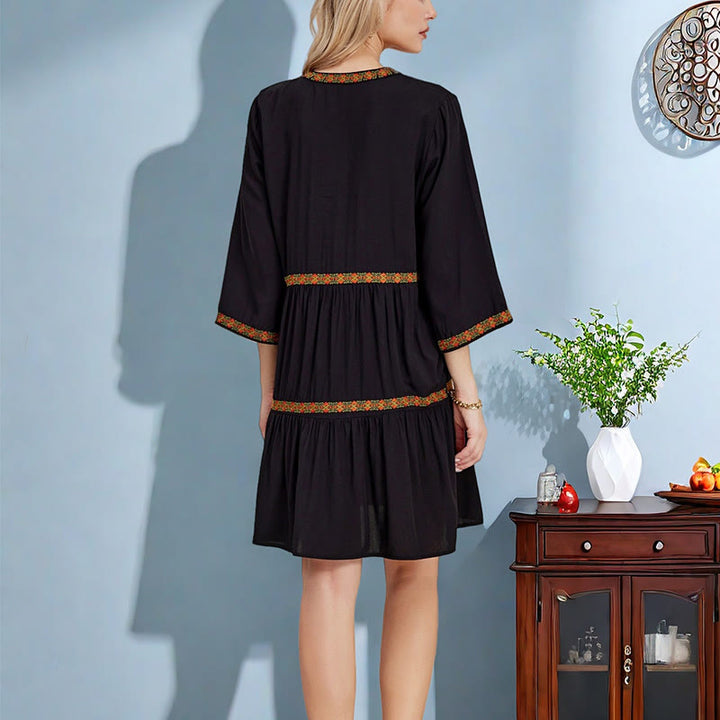 Robe mi-longue ample noire en coton à manches trois-quarts et broderies Buddha Stones à motifs floraux et géométriques