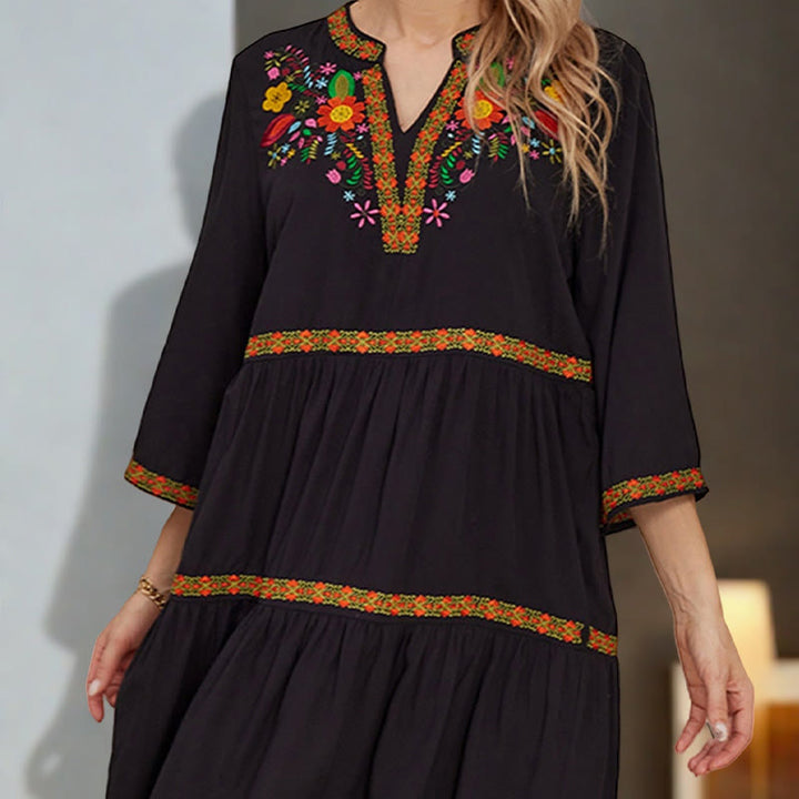 Robe mi-longue ample noire en coton à manches trois-quarts et broderies Buddha Stones à motifs floraux et géométriques
