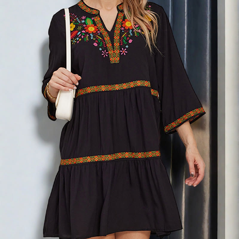 Robe mi-longue ample noire en coton à manches trois-quarts et broderies Buddha Stones à motifs floraux et géométriques