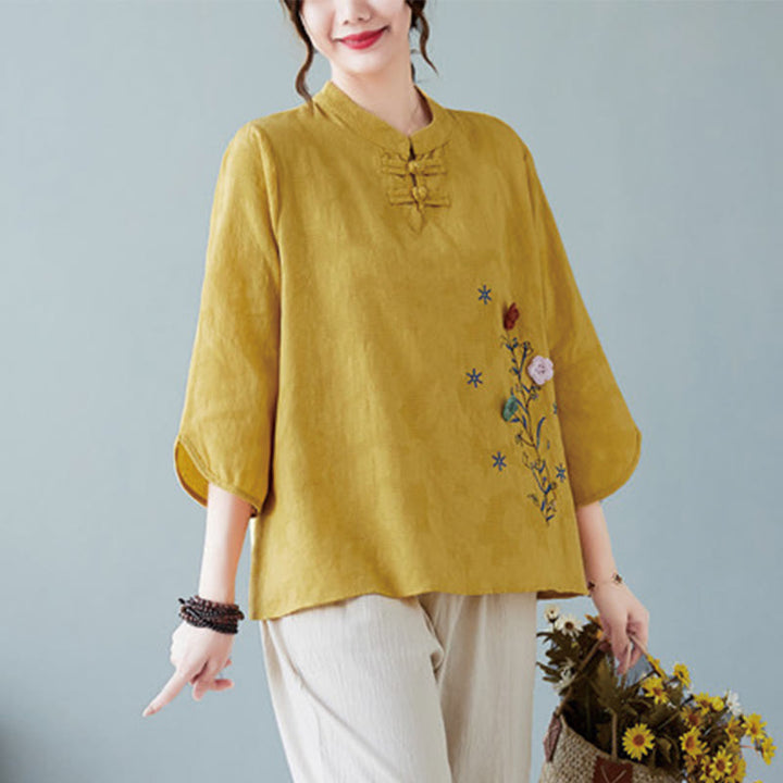 Chemise femme vintage d'été en coton et lin avec broderie florale stéréoscopique et manches trois-quarts et boutons grenouille - image 3