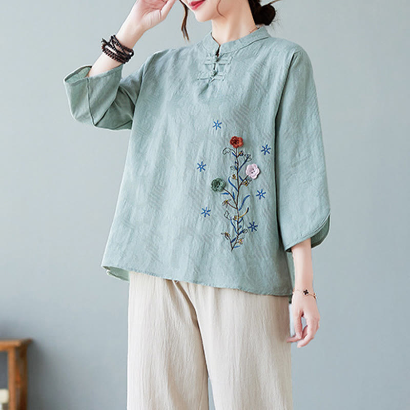 Chemise femme vintage d'été en coton et lin avec broderie florale stéréoscopique et manches trois-quarts et boutons grenouille - image 22