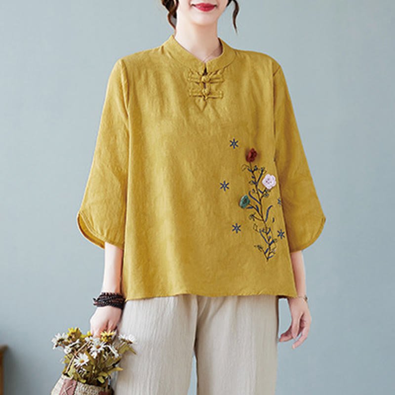 Chemise femme vintage d'été en coton et lin avec broderie florale stéréoscopique et manches trois-quarts et boutons grenouille - image 2