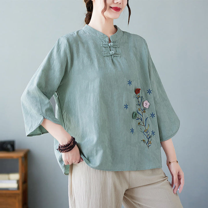 Chemise femme vintage d'été en coton et lin avec broderie florale stéréoscopique et manches trois-quarts et boutons grenouille - Turquoise moyen - US12，UK/AU16，EU44 (3XL) - image 17