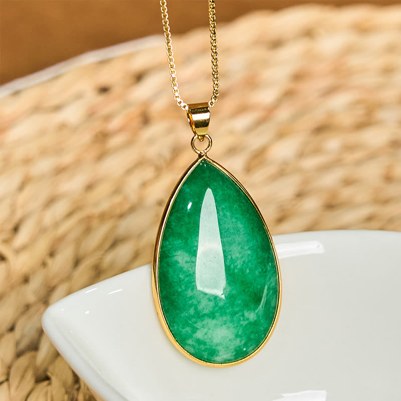Collier pendentif en jade vert avec Buddha Stones et motif goutte d'eau