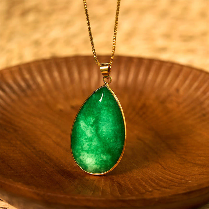 Collier pendentif en jade vert avec Buddha Stones et motif goutte d'eau