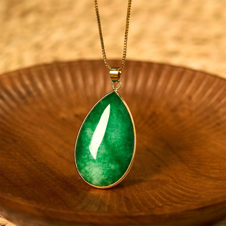 Collier pendentif en jade vert avec Buddha Stones et motif goutte d'eau