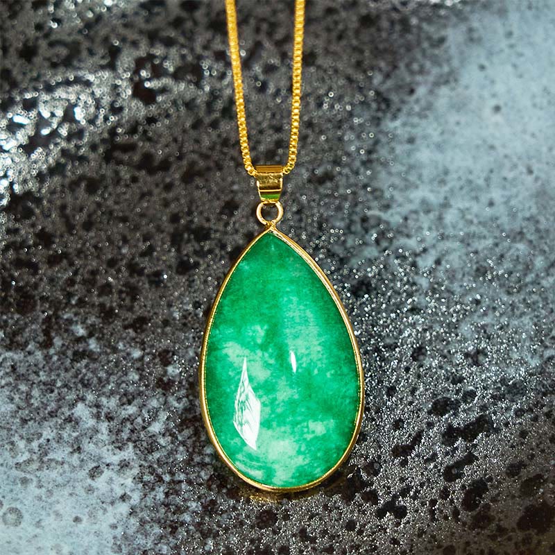 Collier pendentif en jade vert avec Buddha Stones et motif goutte d'eau