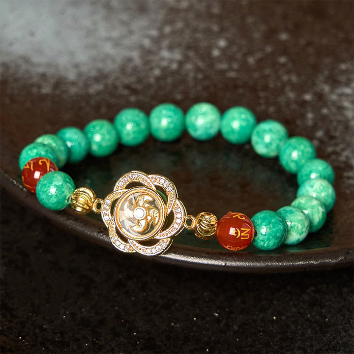 Bracelet de prospérité en jade naturel avec breloque cyclone Om Mani Padme Hum et Buddha Stones