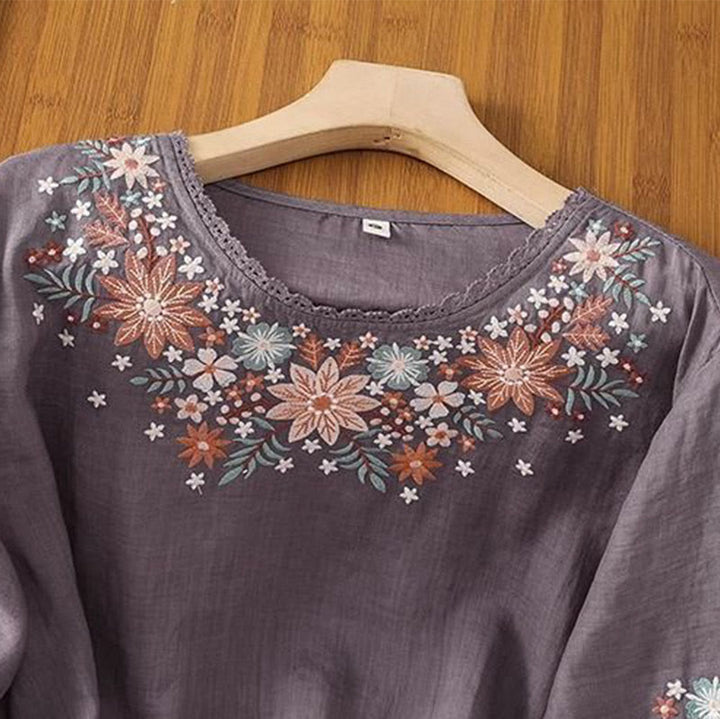 T-shirt décontracté en coton et lin à manches trois-quarts et col ras du cou pour femme avec broderie de fleurs et de feuilles de Buddha Stones