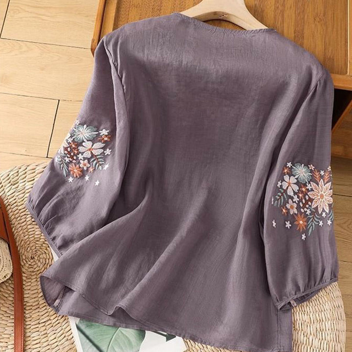 T-shirt décontracté en coton et lin à manches trois-quarts et col ras du cou pour femme avec broderie de fleurs et de feuilles de Buddha Stones