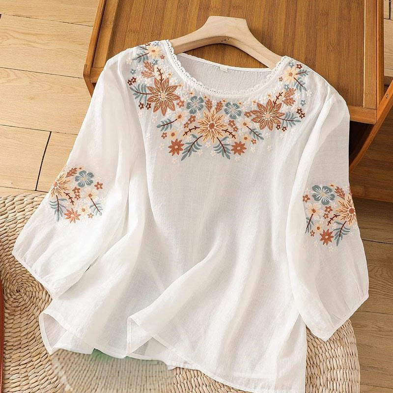 T-shirt décontracté en coton et lin à manches trois-quarts et col ras du cou pour femme avec broderie de fleurs et de feuilles de Buddha Stones
