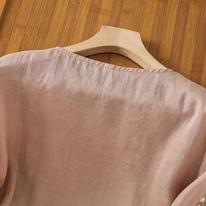 T-shirt décontracté en coton et lin à manches trois-quarts et col ras du cou pour femme avec broderie de fleurs et de feuilles de Buddha Stones