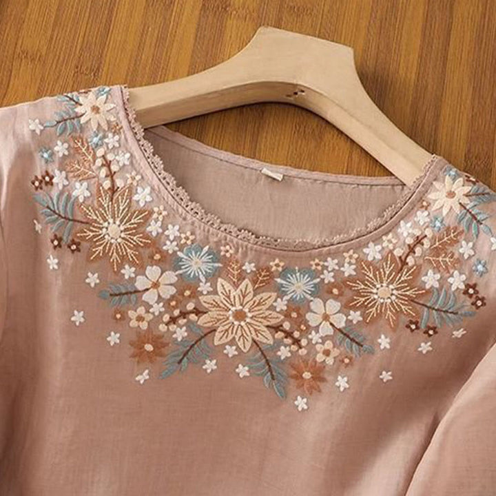 T-shirt décontracté en coton et lin à manches trois-quarts et col ras du cou pour femme avec broderie de fleurs et de feuilles de Buddha Stones