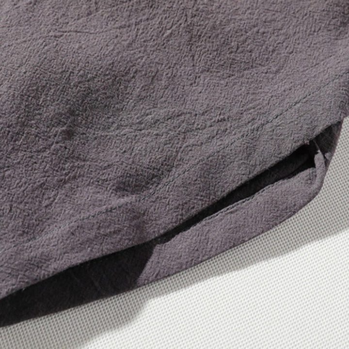 Ensemble de vêtements de méditation pour homme Buddha Stones (2 pièces) : T-shirt uni à col cranté, short large à poches. - image 10