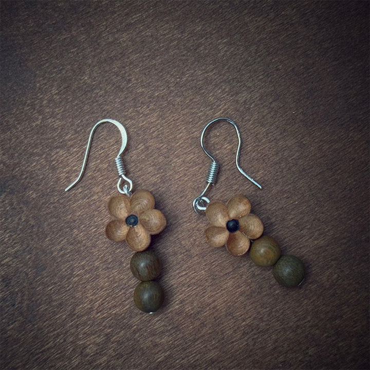 Boucles d'oreilles porte-bonheur en argent sterling 925 avec Buddha Stones , fleur de bois de pêcher et bois de santal vert