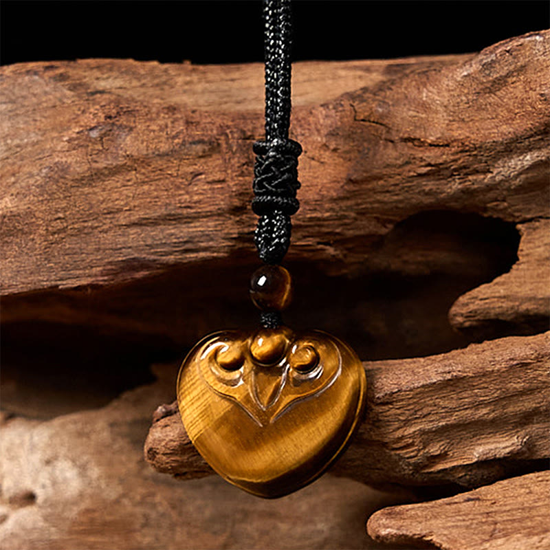 Collier pendentif en corde de protection avec motif cœur et œil de tigre naturel en Buddha Stones