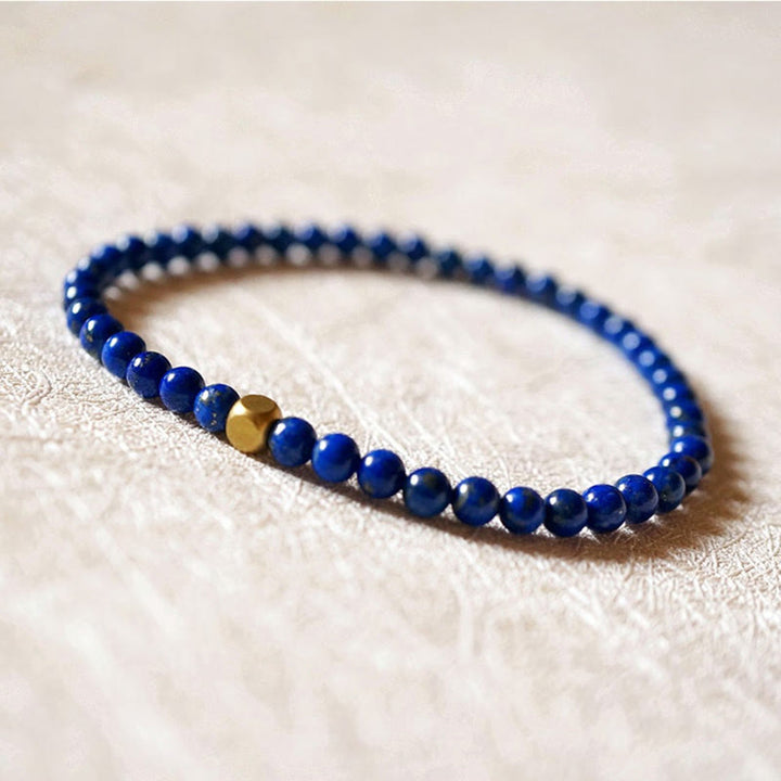 Bracelet de soins personnels ultra-fin en perles de lazurite de 4 mm de Buddha Stones