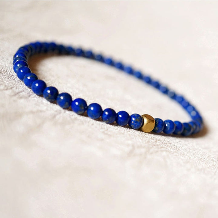 Bracelet de soins personnels ultra-fin en perles de lazurite de 4 mm de Buddha Stones