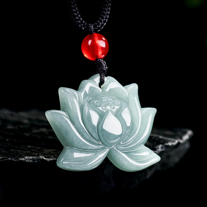 Collier pendentif en jade sculpté avec motif de fleur de lotus et Buddha Stones - Jade (Prospérité ♥ Abondance) - image 1