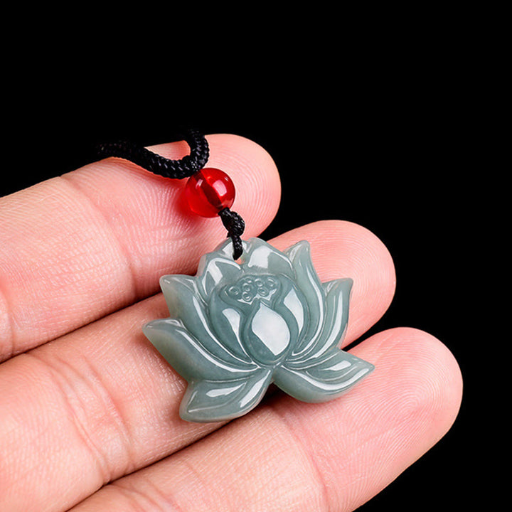 Collier pendentif en jade sculpté avec motif de fleur de lotus et Buddha Stones - image 10
