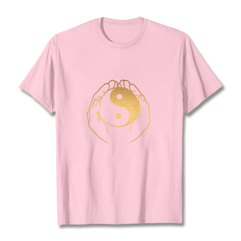 T-shirt avec des Buddha Stones tenant un Yin Yang doré - Rose clair - 2XL - image 17