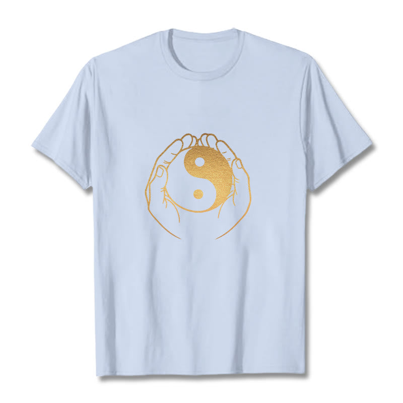 T-shirt avec des Buddha Stones tenant un Yin Yang doré - Cyan clair - 2XL - image 12