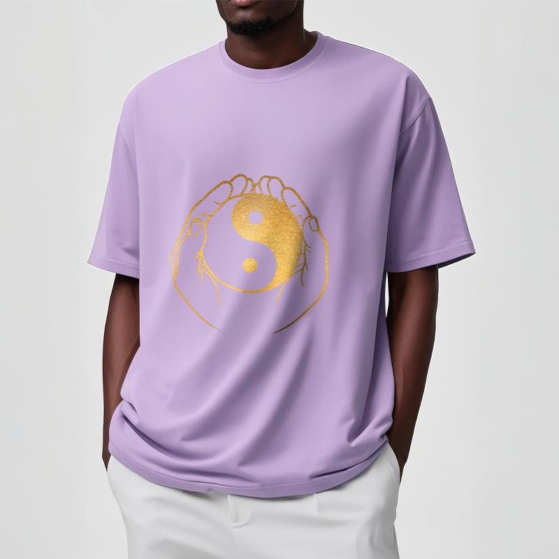 T-shirt avec des Buddha Stones tenant un Yin Yang doré - image 19