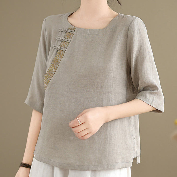 Chemise décontractée en coton et lin à manches mi-longues et col ras du cou avec boutons grenouille et motif floral brodé Buddha Stones pour femme - image 5