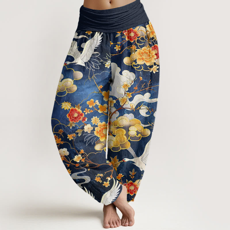 Pantalon harem à taille élastique pour femme, orné de motifs de Buddha Stones , de nuages ​​de bon augure, de grues blanches et de fleurs rouges. - Bleu royal - US22，UK/AU26，EU54 (6XL) - image 0