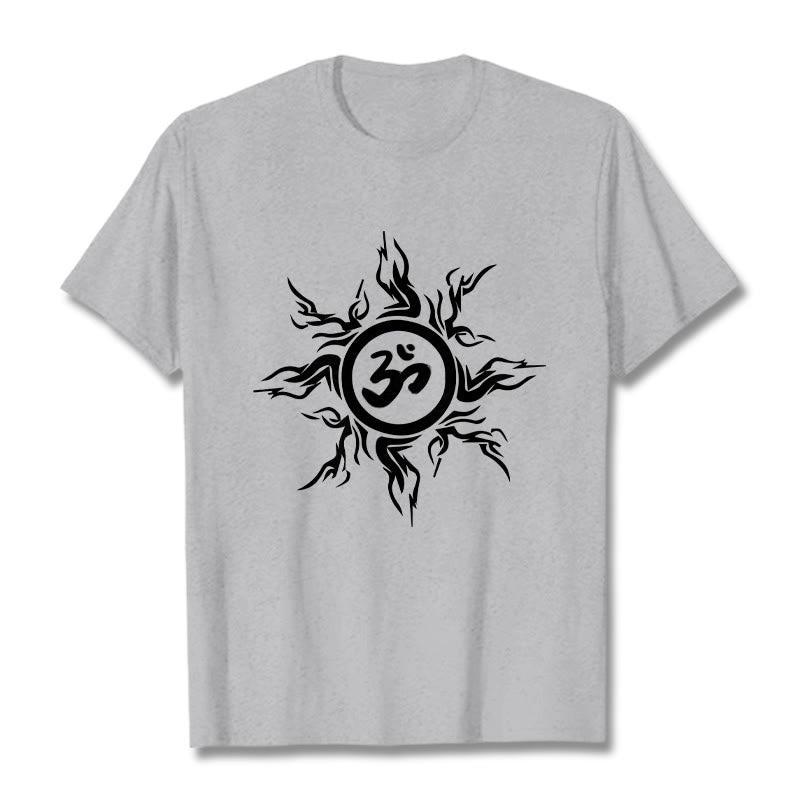 T-shirt en coton avec motif de Buddha Stones et de soleil entourant un symbole Om - Gris clair - 2XL - image 19