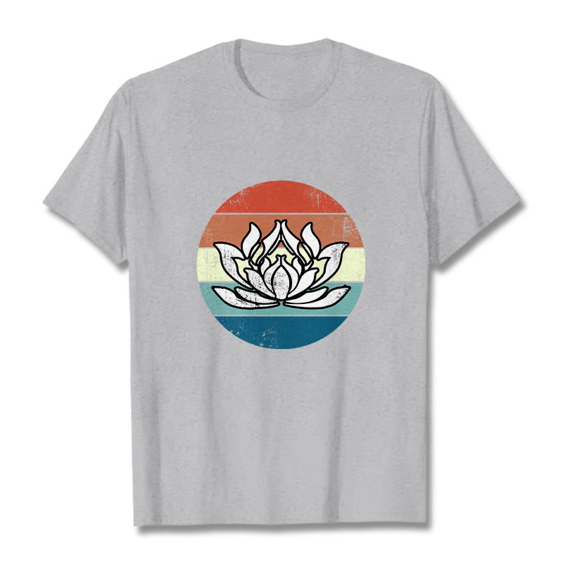 T-shirt en coton à rayures colorées avec Buddha Stones et lotus en fleurs - Gris clair - 2XL - image 19