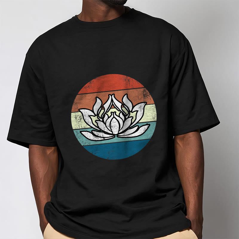 T-shirt en coton à rayures colorées avec Buddha Stones et lotus en fleurs - image 2